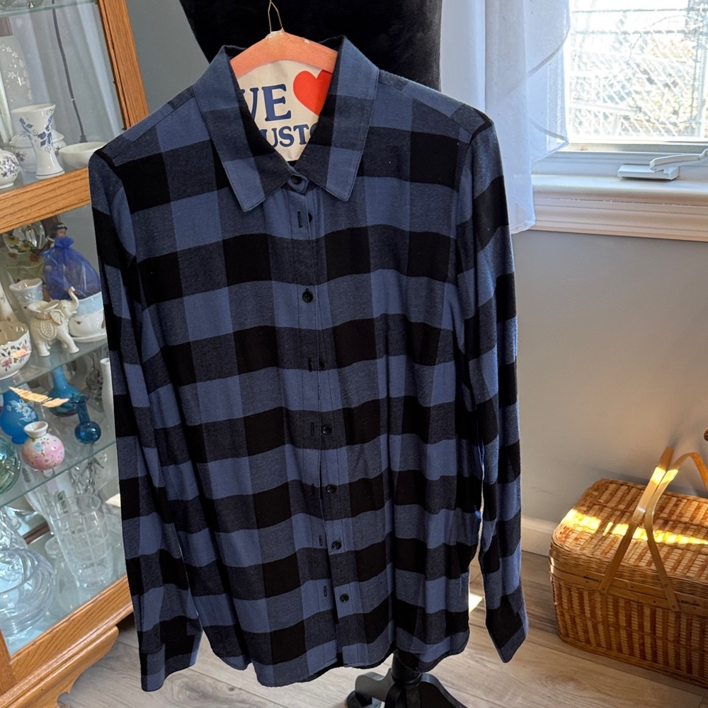 Bass women’s flannel Navy and Black Buffalo Plaid Button-Down Shirt